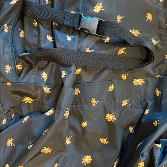 🌼 Madewell Packable Floral Rain Jacket NWOT Size Medium MSRP $98 Hooded Travel - Picture 3 of 7